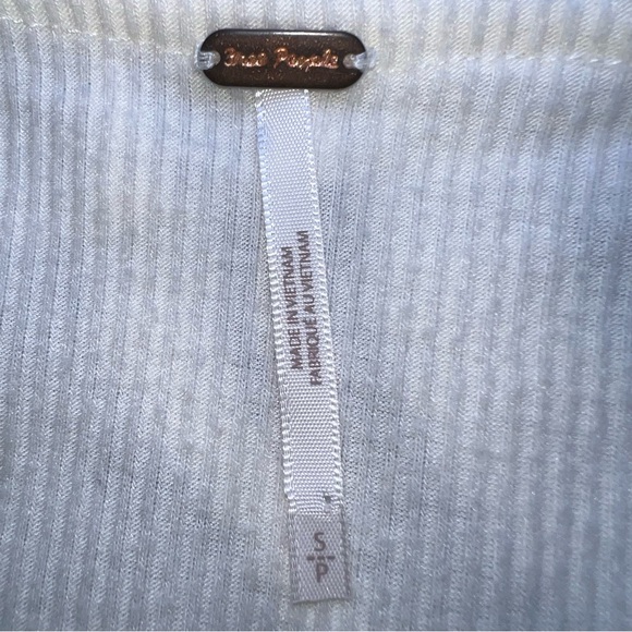 Free People Women's Cream V-Neck Long Sleeve Frilly Feminine Sweater. Size Small - Picture 5 of 9